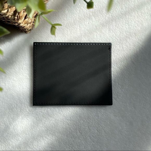 ✨SOLD✨- Vegan Leather Wallet - Single Sided - Picture 4 of 5